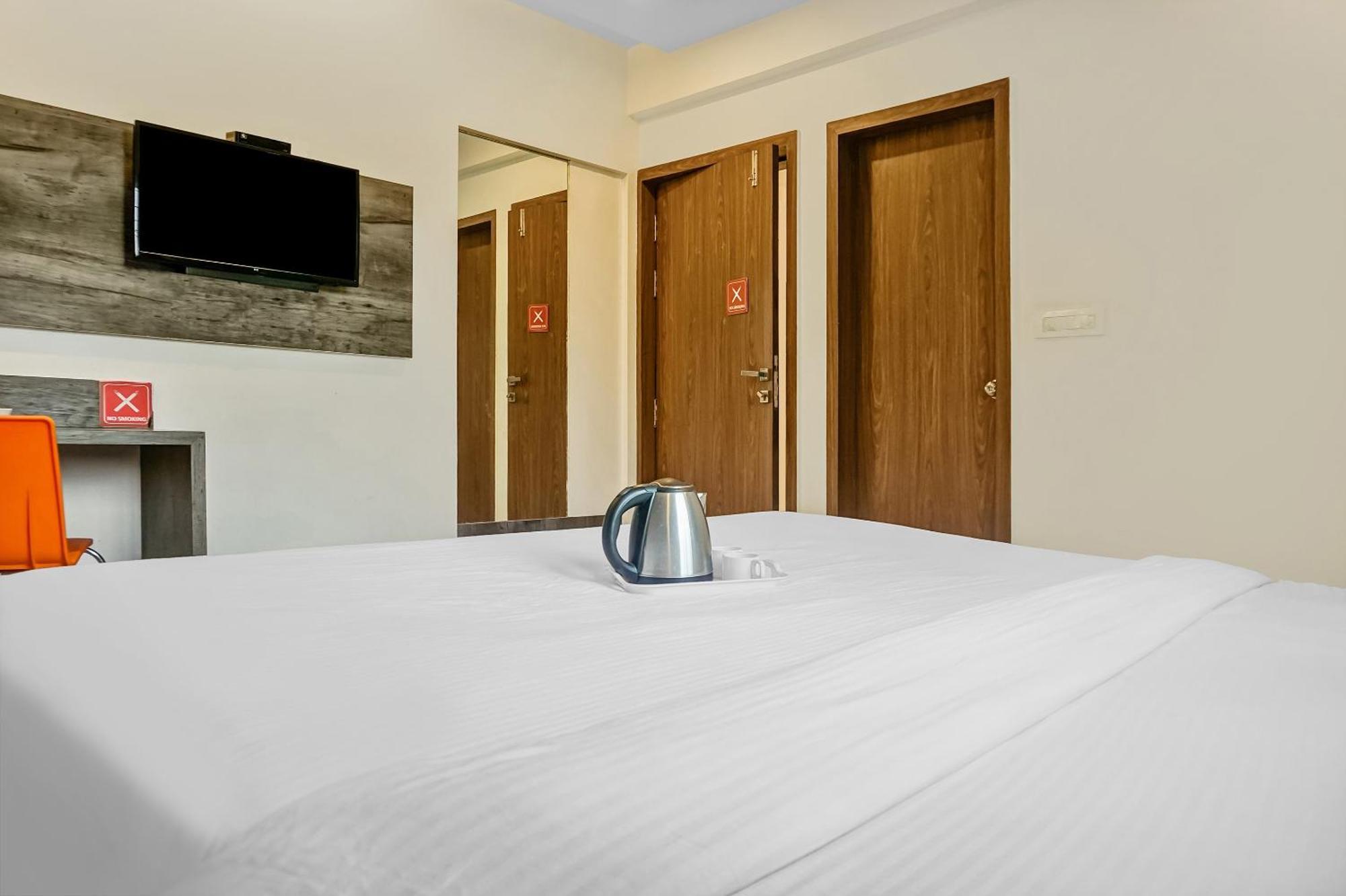 Super Townhouse The Upper Room Near Pune Airport Lohogaon Ngoại thất bức ảnh