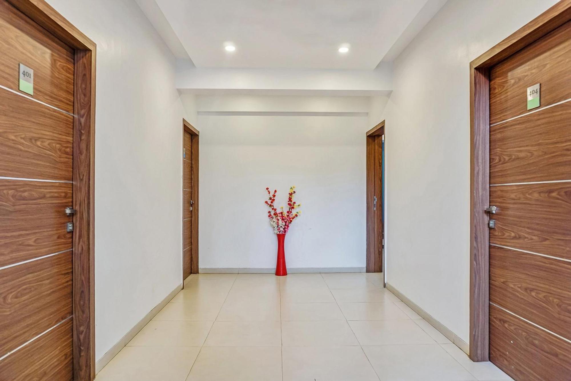 Super Townhouse The Upper Room Near Pune Airport Lohogaon Ngoại thất bức ảnh
