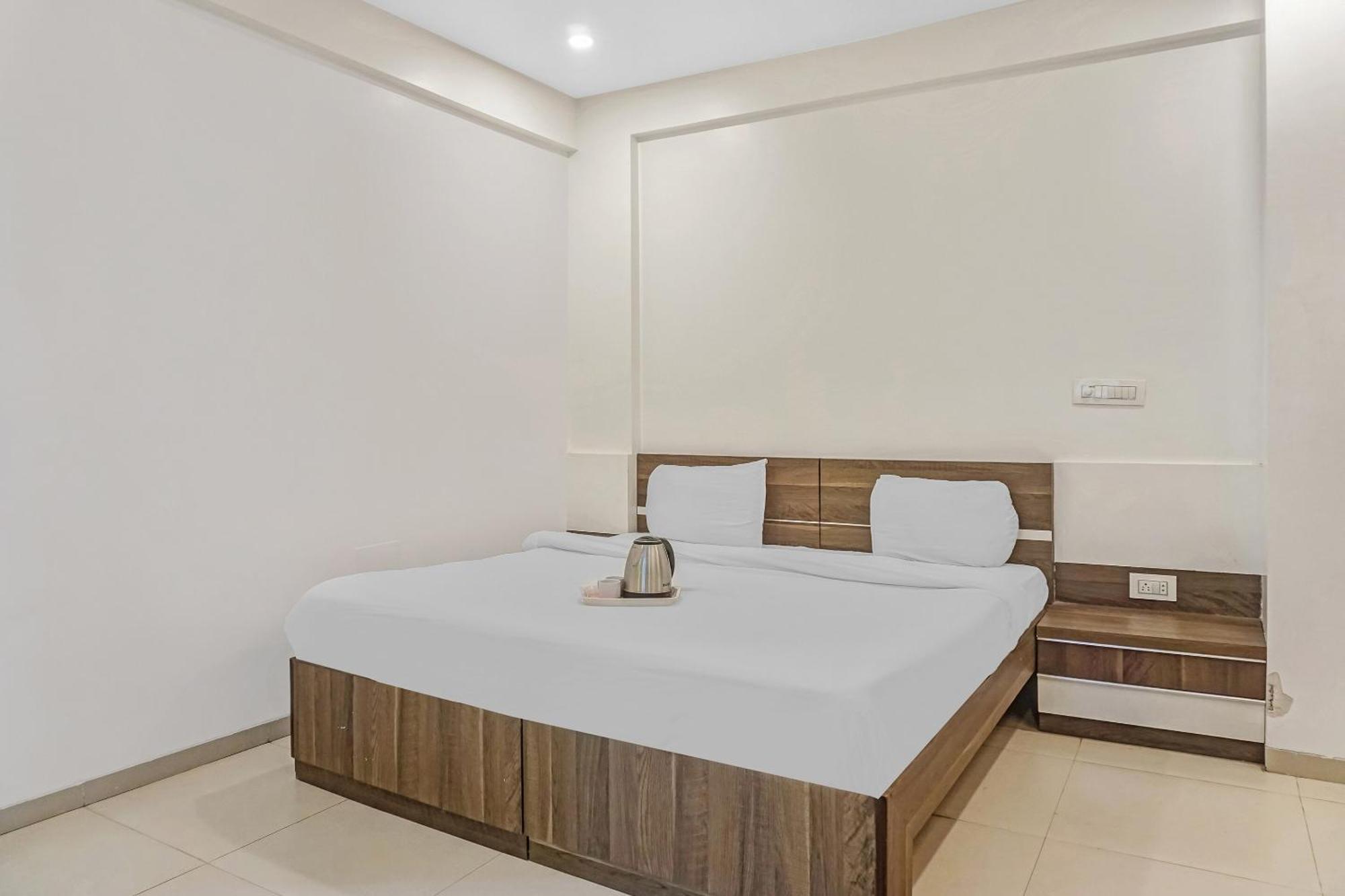Super Townhouse The Upper Room Near Pune Airport Lohogaon Ngoại thất bức ảnh