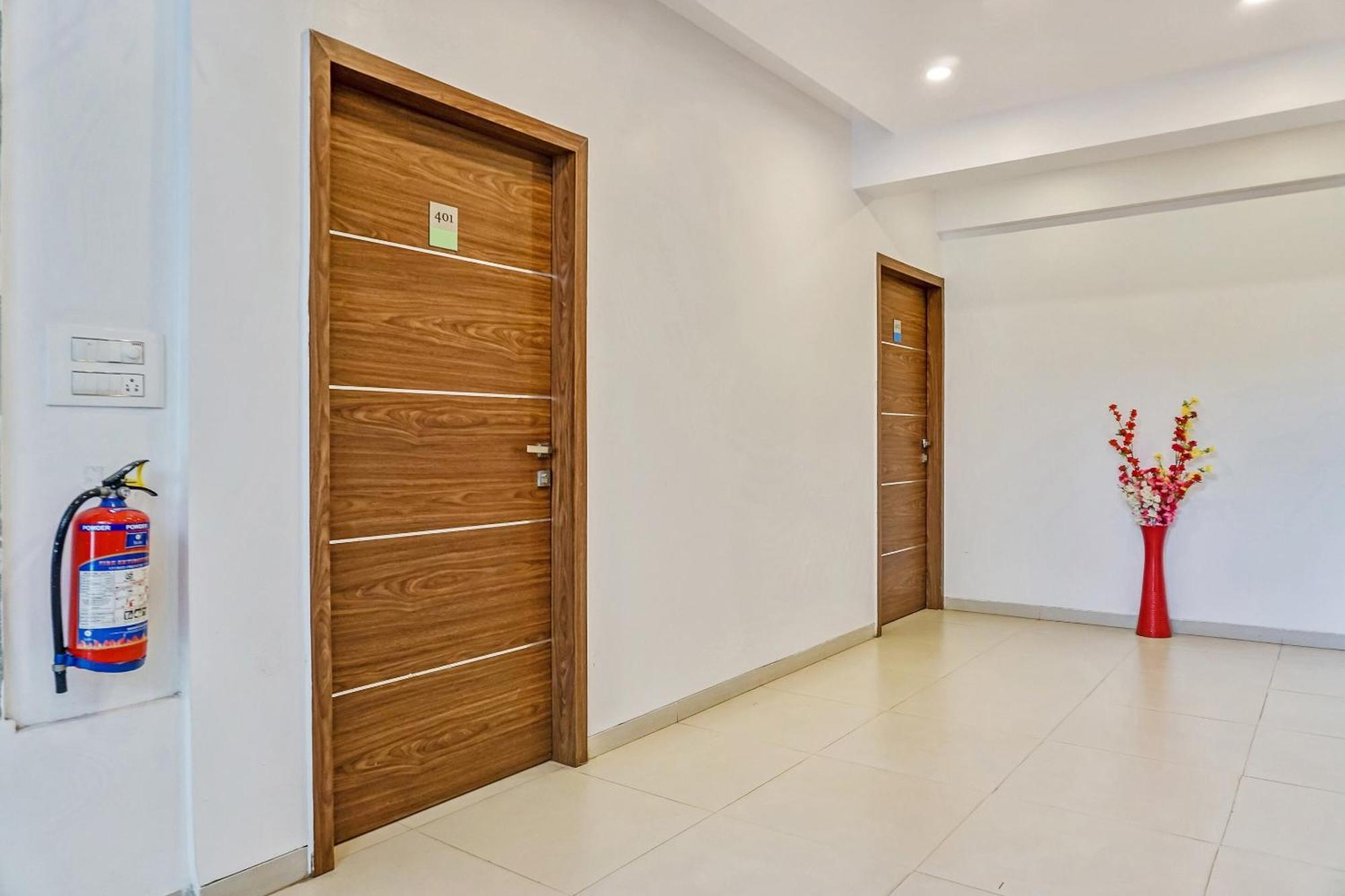 Super Townhouse The Upper Room Near Pune Airport Lohogaon Ngoại thất bức ảnh
