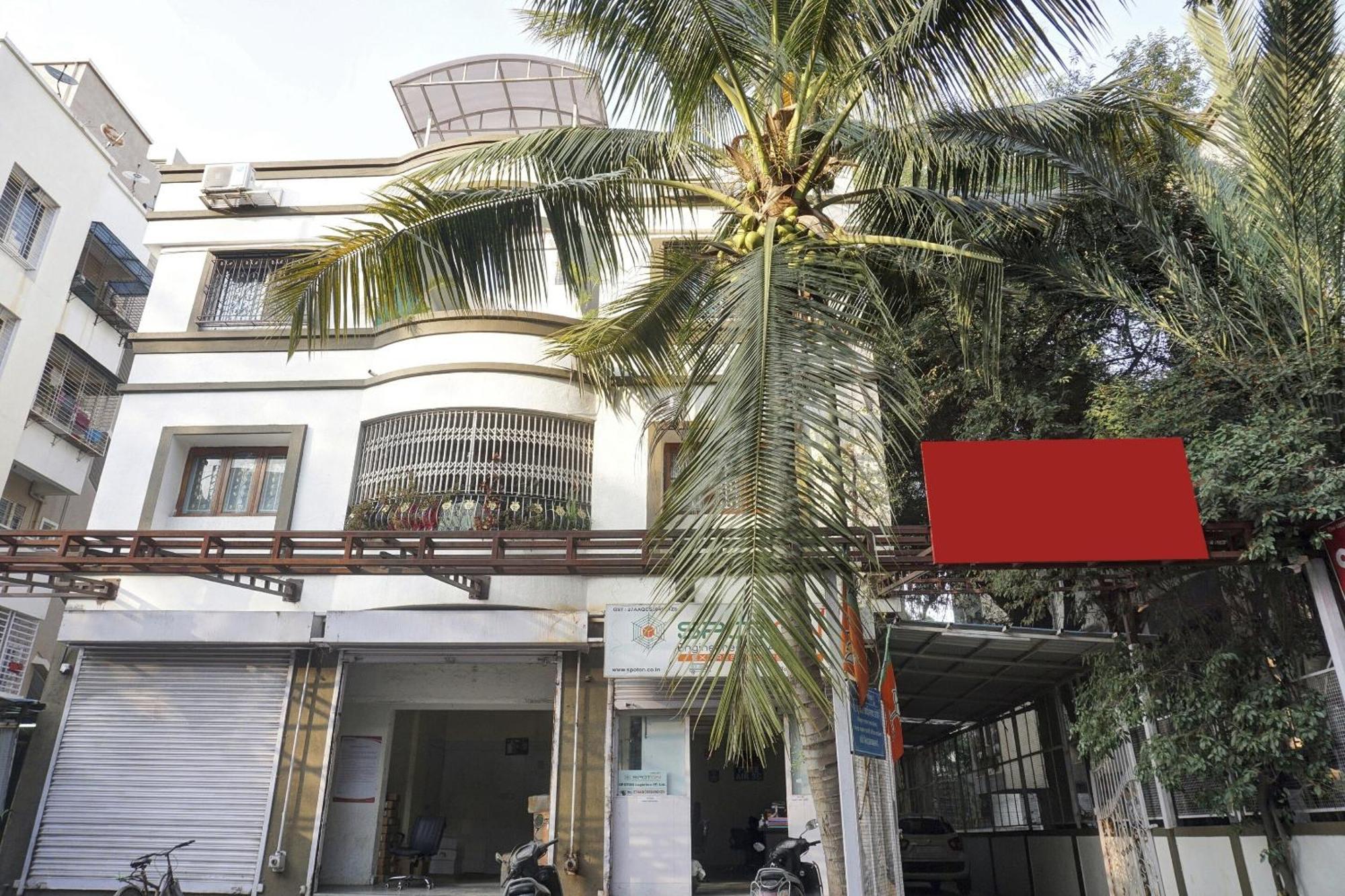Super Townhouse The Upper Room Near Pune Airport Lohogaon Ngoại thất bức ảnh