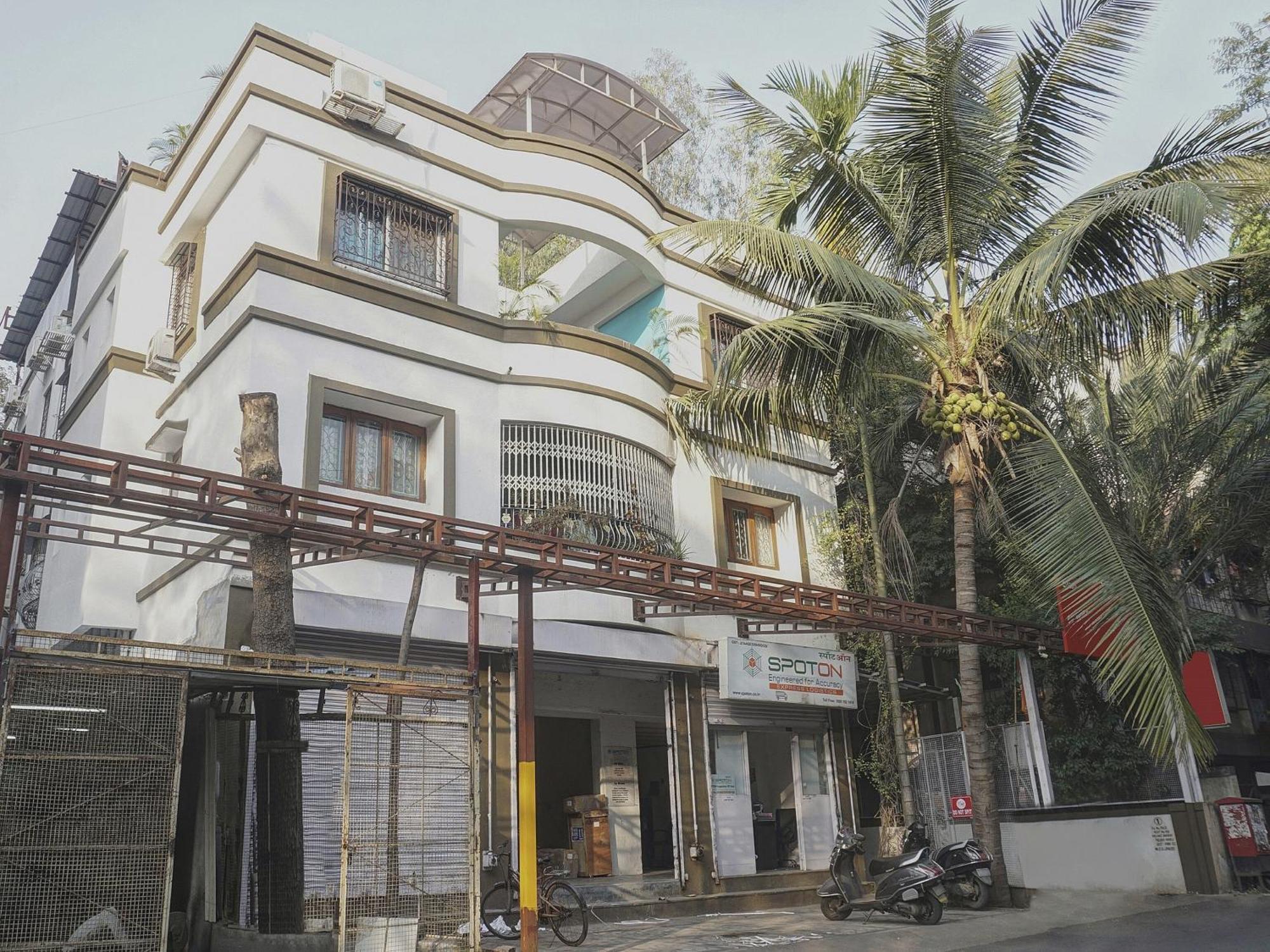 Super Townhouse The Upper Room Near Pune Airport Lohogaon Ngoại thất bức ảnh