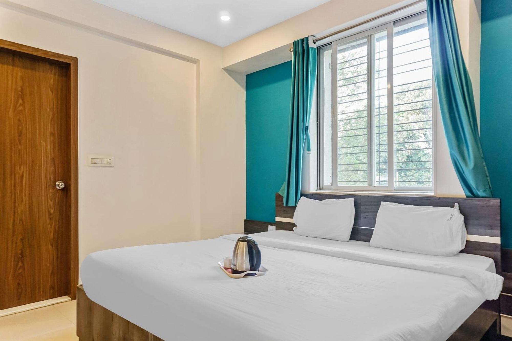 Super Townhouse The Upper Room Near Pune Airport Lohogaon Ngoại thất bức ảnh