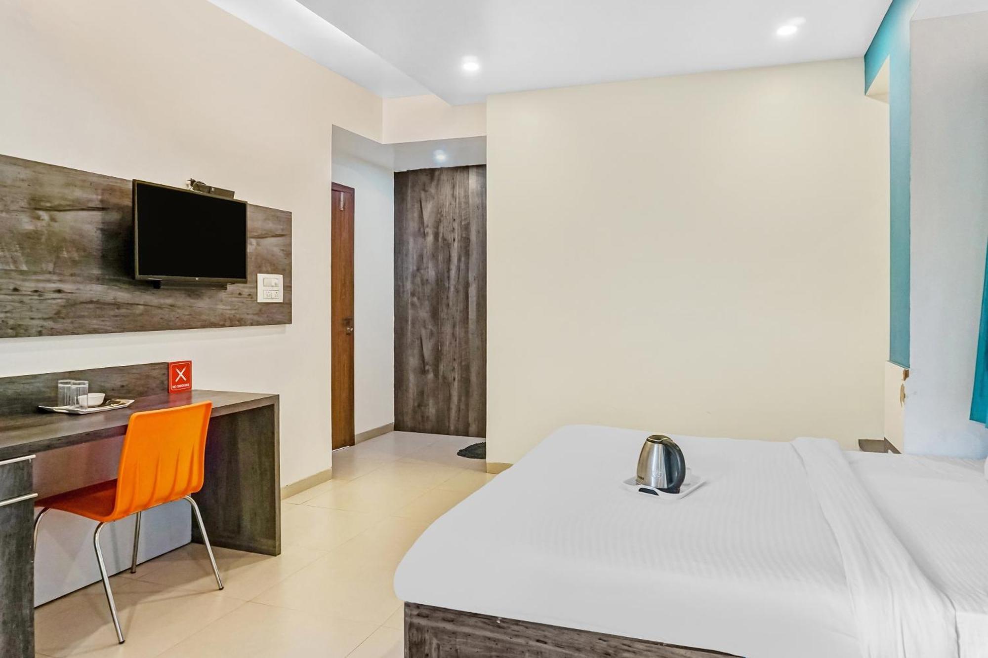 Super Townhouse The Upper Room Near Pune Airport Lohogaon Ngoại thất bức ảnh