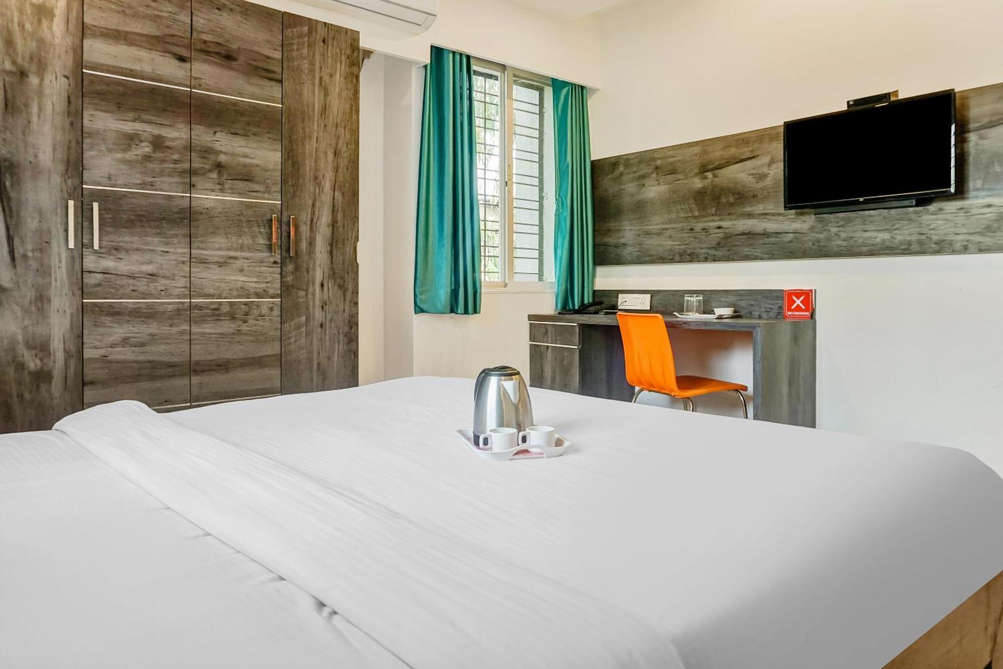 Super Townhouse The Upper Room Near Pune Airport Lohogaon Ngoại thất bức ảnh
