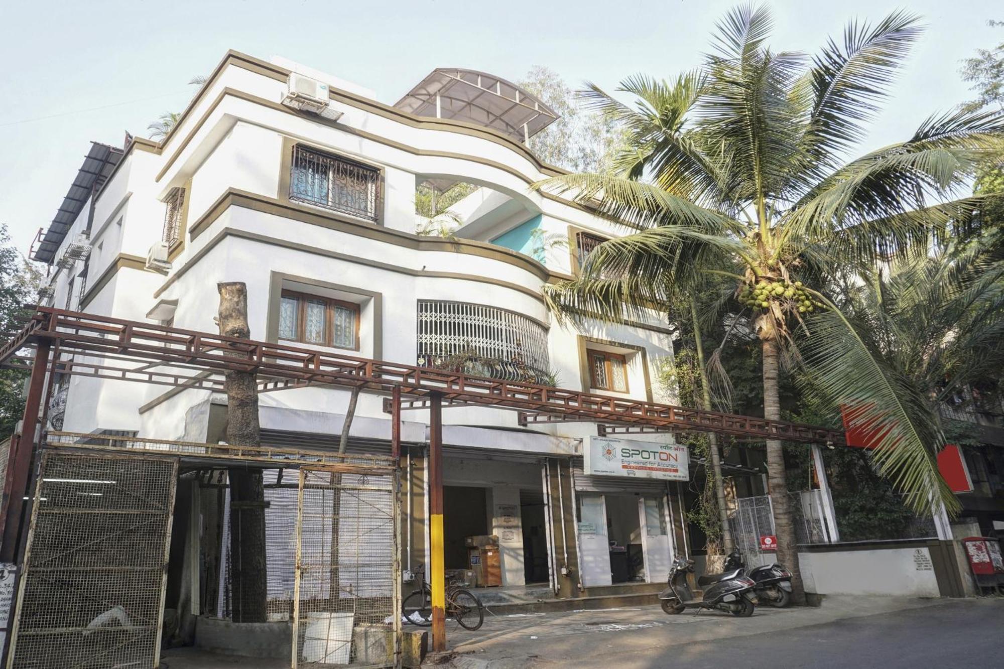 Super Townhouse The Upper Room Near Pune Airport Lohogaon Ngoại thất bức ảnh